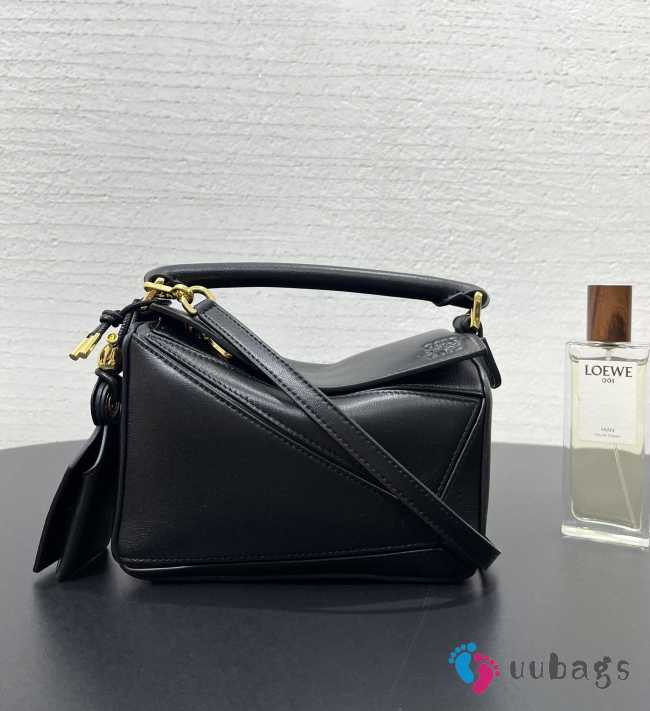 Uubags Loewe mini Featherlight Puzzle bag in black nappa lambskin 18x12.5x7.5cm - 1