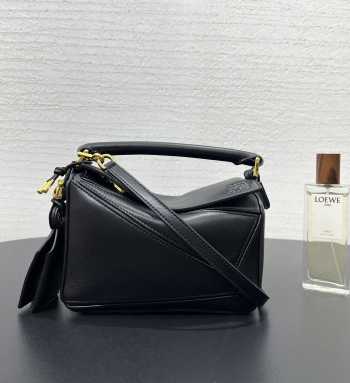Uubags Loewe mini Featherlight Puzzle bag in black nappa lambskin 18x12.5x7.5cm