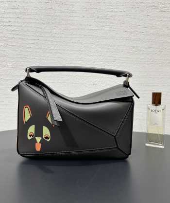Uubags Loewe Futurist Cat small Puzzle bag in dark taupe classic calfskin 24x16x10cm