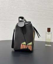 Uubags Loewe Futurist Cat small Puzzle bag in dark taupe classic calfskin 24x16x10cm - 5