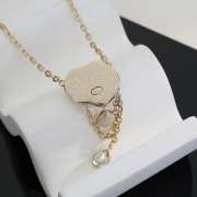 Uubags Chanel gold chain necklace featuring an interlocking CC logo pendant - 2