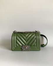 Uubags Chanel Medium Le Boy Green Flap Bag Quilted Leather With Silver Hardware 20.5x12x8.5cm - 1