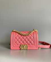 Uubags Boy Chanel small handbag in calfskin & gold-plated metal pink 12x20.5x8.5cm - 1
