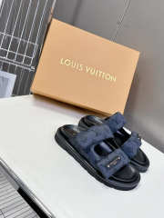 Uubags Louis Vuitton 1AHMDW Pool Pillow Flat Comfort Mule Sandals In Blue - 6