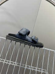 Uubags Louis Vuitton 1AHMDW Pool Pillow Flat Comfort Mule Sandals In Blue - 3