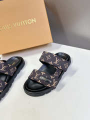 Uubags Louis Vuitton 1AHMDW Pool Pillow Flat Comfort Mule Sandals In Dark Brown - 6