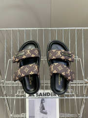 Uubags Louis Vuitton 1AHMDW Pool Pillow Flat Comfort Mule Sandals In Dark Brown - 2