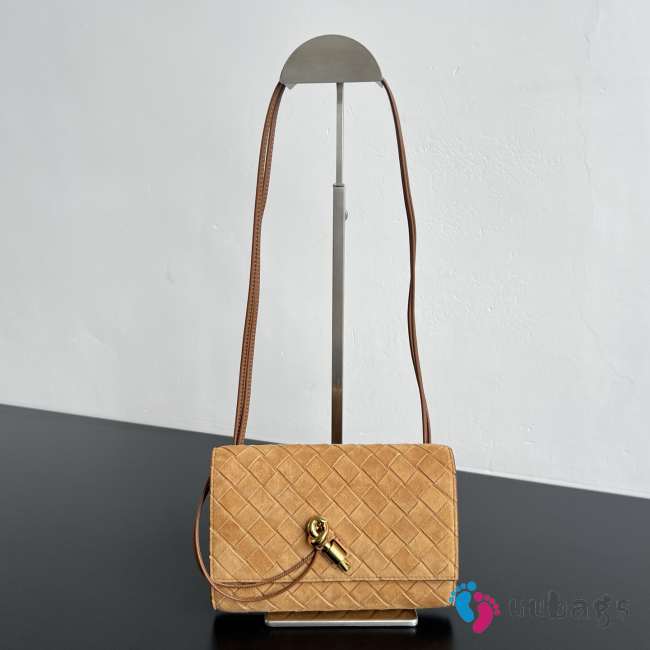 Uubags Bottega Veneta Andiamo Suede Clutch Bag In Brown 19x13x2 - 1