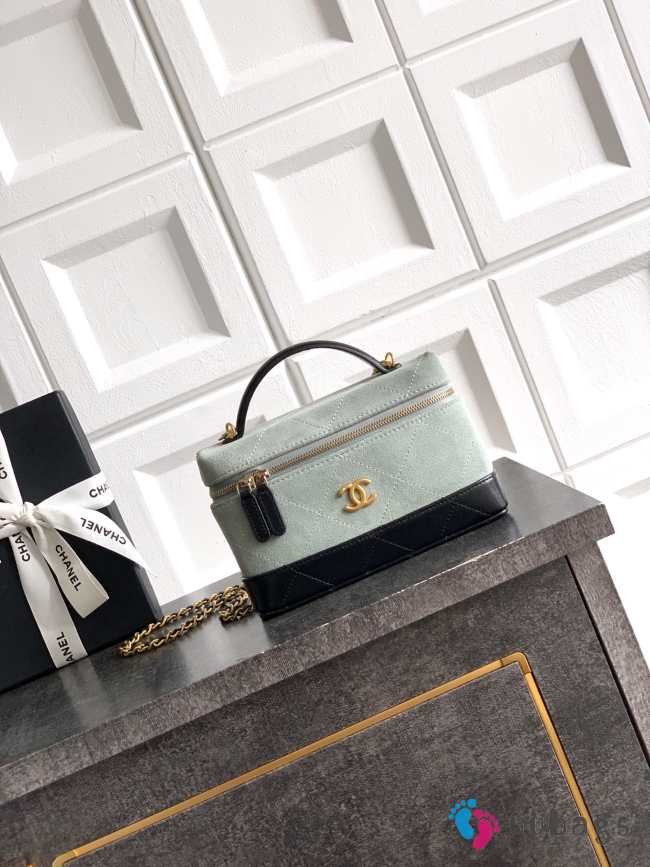 Uubags Chanel Vanity With Chain Suede Calfskin, Shiny Lambskin & Gold-Tone Metal In Light Blue & Black 17x19.5x5cm - 1