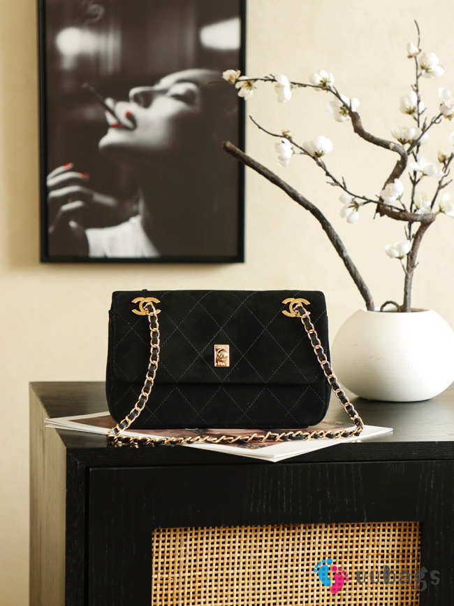 Uubags Chanel 19 Flap Bag in Black Quilted Suede with Gold-Tone Hardware 14x22x10cm - 1