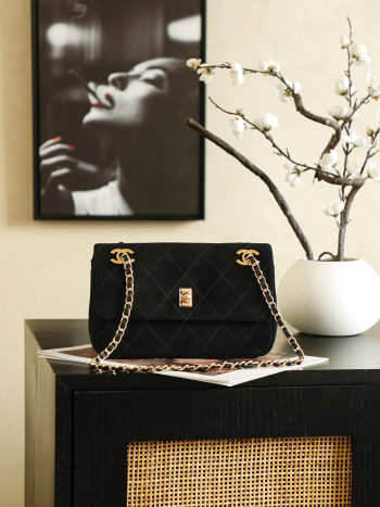 Uubags Chanel 19 Flap Bag in Black Quilted Suede with Gold-Tone Hardware 14x22x10cm