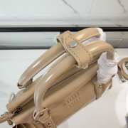 Uubags Miu Miu 5BA327 shiny leather top-handle bag in light beige 27x16x13cm - 4