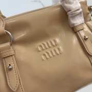Uubags Miu Miu 5BA327 shiny leather top-handle bag in light beige 27x16x13cm - 3