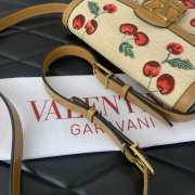 Uubags Valentino Garavani Quiltie 67 Bag Jacquard Raffia With Cherryfic Pattern 24.5x18.5x8cm - 4