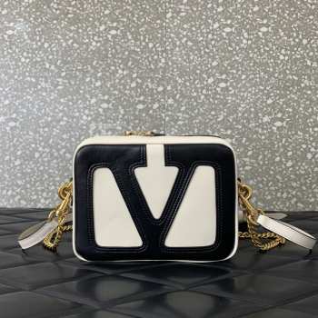 Uubags Valentino Garavani Viva Superstar Small Nappa Leather Shopping Bag In White 20x15x5cm