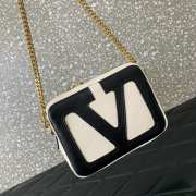 Uubags Valentino Garavani Viva Superstar Small Nappa Leather Shopping Bag In White 20x15x5cm - 4