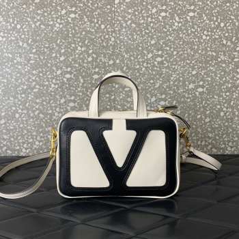 Uubags Valentino Garavani Viva Superstar Nappa Handbag In Butter/Black 23x16x8cm