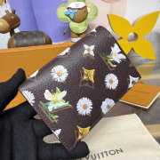 Uubags Louis Vuitton M27548 Passport Holder In Brown Monogram Flowers Canvas Material 10x14x2.5cm - 5
