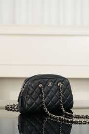 Uubags Chanel clutch with strap glossy calfskin with grain effect & gold-plated metal in black 11.7x19.5x5.5cm - 4