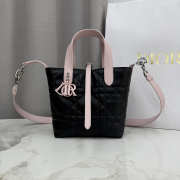Uubags Small Dior Toujours Vertical Tote Bag Rose Soupir And Black Macrocannage Calfskin 18.5x18.5x12cm - 1