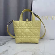 Uubags Small Dior Toujours Tote Bag in portrait format Macrocannage Calfskin In Mimosa 18.5x18.5x12cm - 4