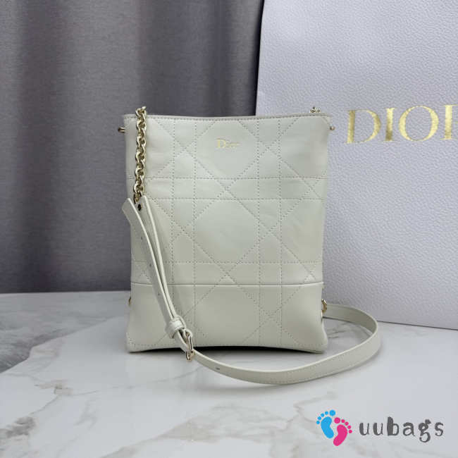 Uubags Small Vertical Dior Trianon Bag With Chain White Flat Macrocannage Lambskin 18x21x7cm - 1