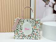 Uubags Medium Dior Book Tote with Strap White Multicolor Daisy Garden Embroidery with Dior Médaillon 36x27.5x16.5cm - 1