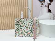 Uubags Medium Dior Book Tote with Strap White Multicolor Daisy Garden Embroidery with Dior Médaillon 36x27.5x16.5cm - 2