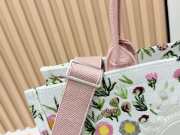 Uubags Large Dior Book Tote with Strap White Multicolor Daisy Garden Embroidery with Dior Médaillon 41x14x32cm - 2