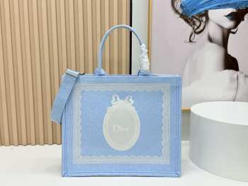 Uubags Small Dior Book Tote with Strap Celestial Blue Dior Oblique Embroidery With White Lace and Dior Médaillon 26.5x22x14cm