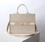 Uubags Medium Dior Book Tote Beige Dior Oblique Embroidery and Calfskin 36x27.5x16.5cm - 1