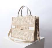 Uubags Medium Dior Book Tote Beige Dior Oblique Embroidery and Calfskin 36x27.5x16.5cm - 5