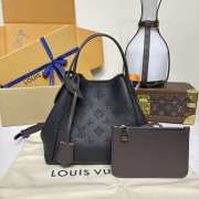 Uubags Louis Vuitton M54353 Bella Tote in Mahina Leather In Black 23x13x20cm - 1