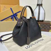 Uubags Louis Vuitton M54353 Bella Tote in Mahina Leather In Black 23x13x20cm - 4