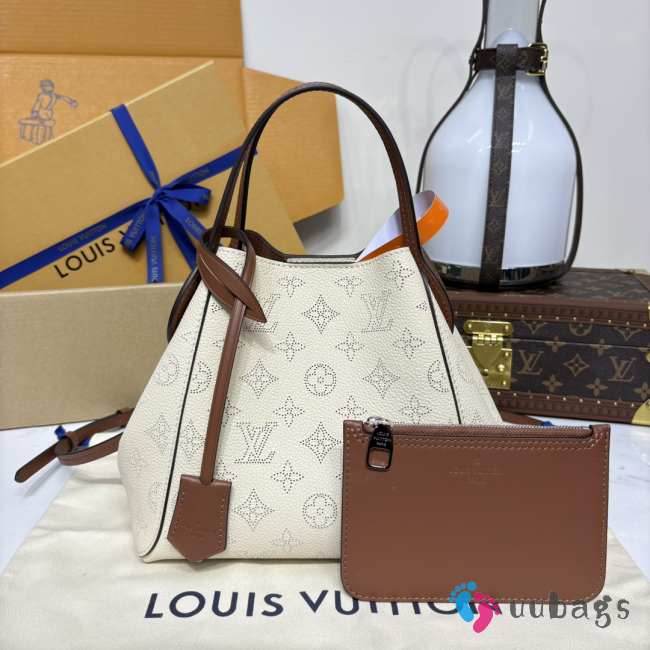 Uubags Louis Vuitton M54353 Bella Tote in Mahina Leather In Brown/White 23x13x20cm - 1