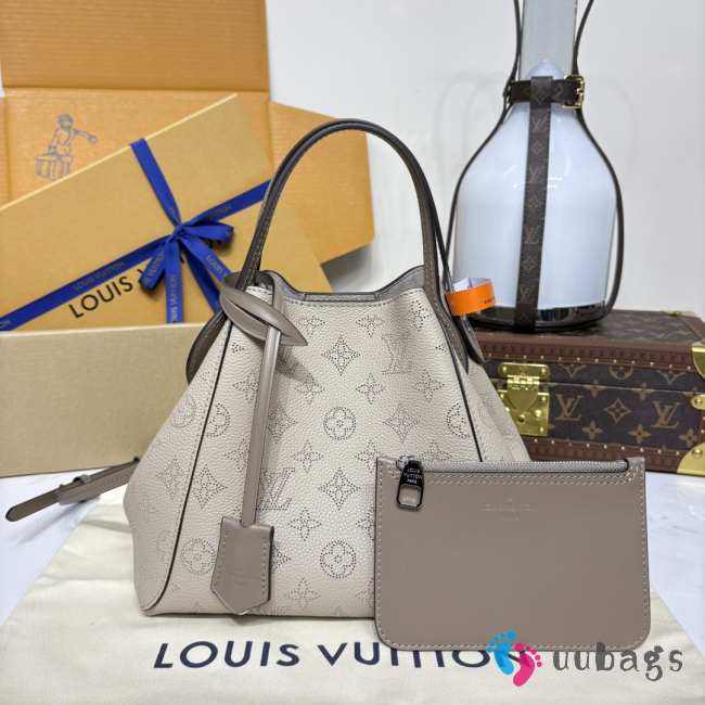 Uubags Louis Vuitton M54353 Bella Tote in Mahina Leather In Light Grey 23x13x20cm - 1