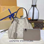 Uubags Louis Vuitton M54353 Bella Tote in Mahina Leather In Light Grey 23x13x20cm - 1