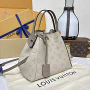Uubags Louis Vuitton M54353 Bella Tote in Mahina Leather In Light Grey 23x13x20cm - 5