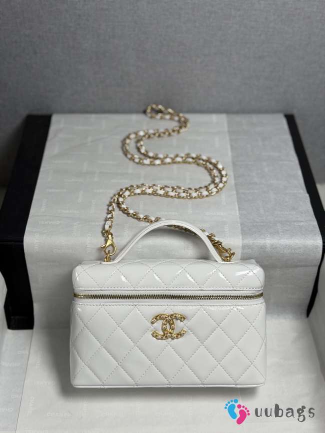 Uubags Chanel Classic Vanity with Chain in White Grained Patent Calfskin 17x19.5x5cm - 1