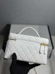 Uubags Chanel Classic Vanity with Chain in White Grained Patent Calfskin 17x19.5x5cm - 4