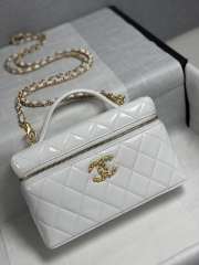 Uubags Chanel Classic Vanity with Chain in White Grained Patent Calfskin 17x19.5x5cm - 3