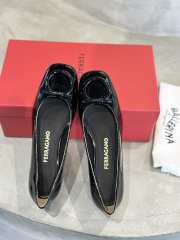 Uubags Ferragamo Maxi Gancini pump in black 4cm  - 5