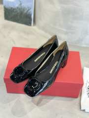 Uubags Ferragamo Maxi Gancini pump in black 4cm  - 4