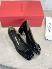 Uubags Ferragamo Maxi Gancini pump in black 4cm  - 3