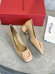 Uubags Ferragamo Maxi Gancini pump in beige 4cm - 2