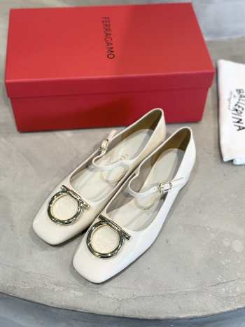 Uubags Ferragamo Maxi Gancini Mary Jane Pump In White 2cm