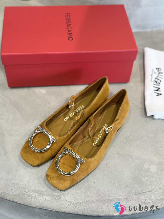 Uubags Ferragamo Maxi Gancini Mary Jane Pump In Brown Suede Leather 2cm - 1