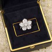Uubags Graff Wild Flower Large Pavé Diamond Ring White Gold - 1