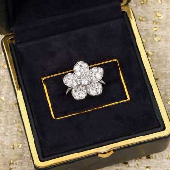 Uubags Graff Wild Flower Large Pavé Diamond Ring White Gold