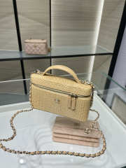 New Arrivals 2026 Chanel classic vanity bag with shoulder strap braided raffia yarn & gold-colored metal beige 17x19.5x5cm - 4